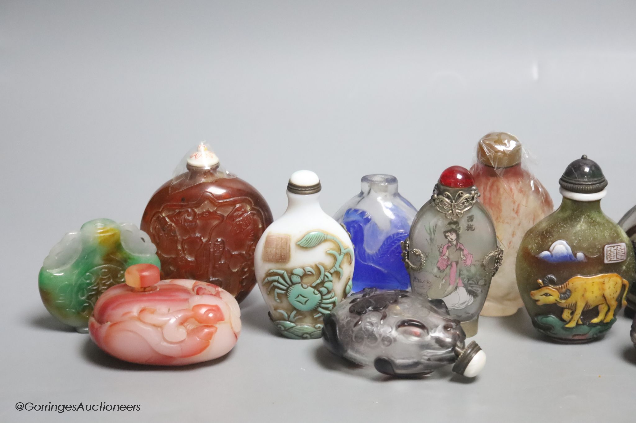 Fifteen Chinese glass overlay snuff bottles